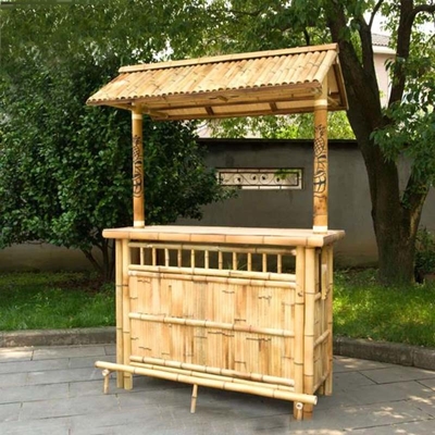 Comerciantes de bambú al aire libre kits de bar Tiki con techo y estante de botellas Bebida, sillas de bambú con respaldo