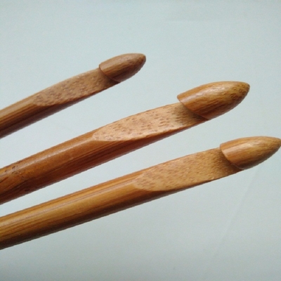 8 pedazos los ganchos de ganchillo de bambú de madera de 1m m a de 2.75m m fijaron agujas que hacían punto Handcrafted