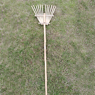 El jardín hecho a mano del rastrillo de bambú natural rastrilla la ayuda de la grada modificada para requisitos particulares