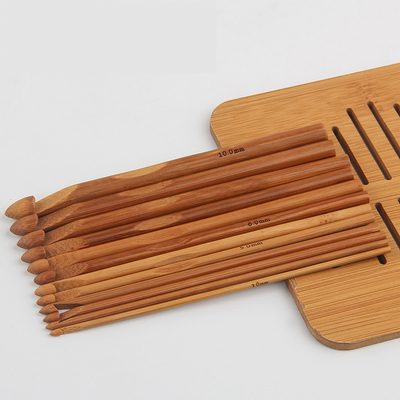 El gancho de ganchillo de bambú de madera ergonómico fijó 8 pedazos para el principiante