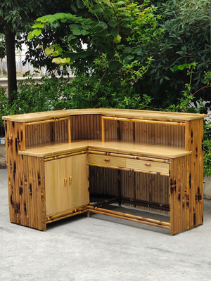 Comerciantes de bambú al aire libre kits de bar Tiki con techo y estante de botellas Bebida, sillas de bambú con respaldo