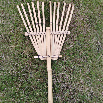 12 rastrillo de bambú del diente 140cm hecho a mano para el rastrillo del césped del jardín de la hoja de la piscina