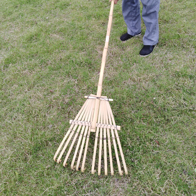 12 rastrillo de bambú del diente 140cm hecho a mano para el rastrillo del césped del jardín de la hoja de la piscina