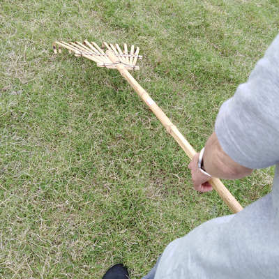 Grada inoxidable hecha a mano de 11 del diente el 145cm del rastrillo de bambú rastrillos de jardín